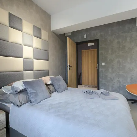 Premium Eleven זאטור