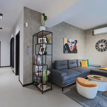 Premium Eleven זאטור